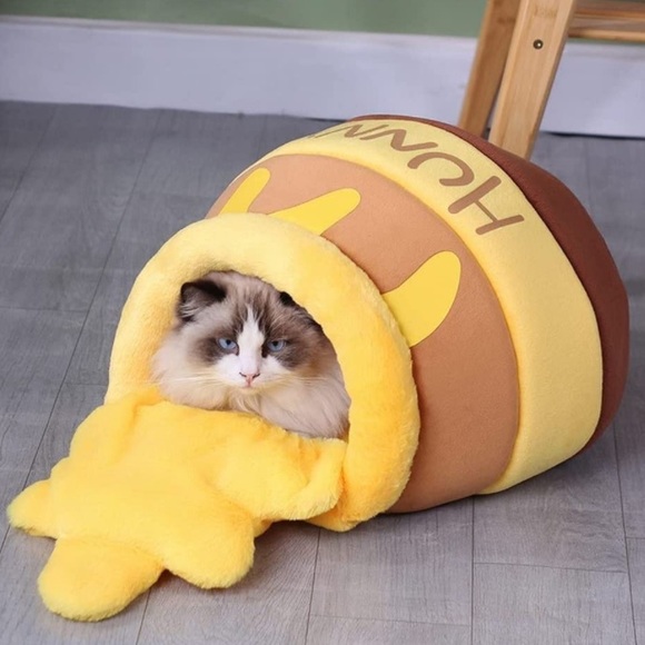 NWT!✨ Adorable Disney’s Winnie the Pooh Honey Pot Pet Bed! 🍯 - Picture 1 of 3